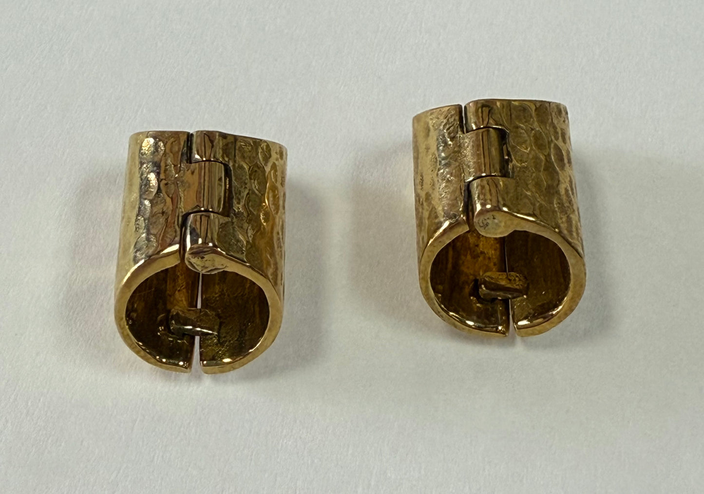 Hammered Lobe Clicker from Oracle